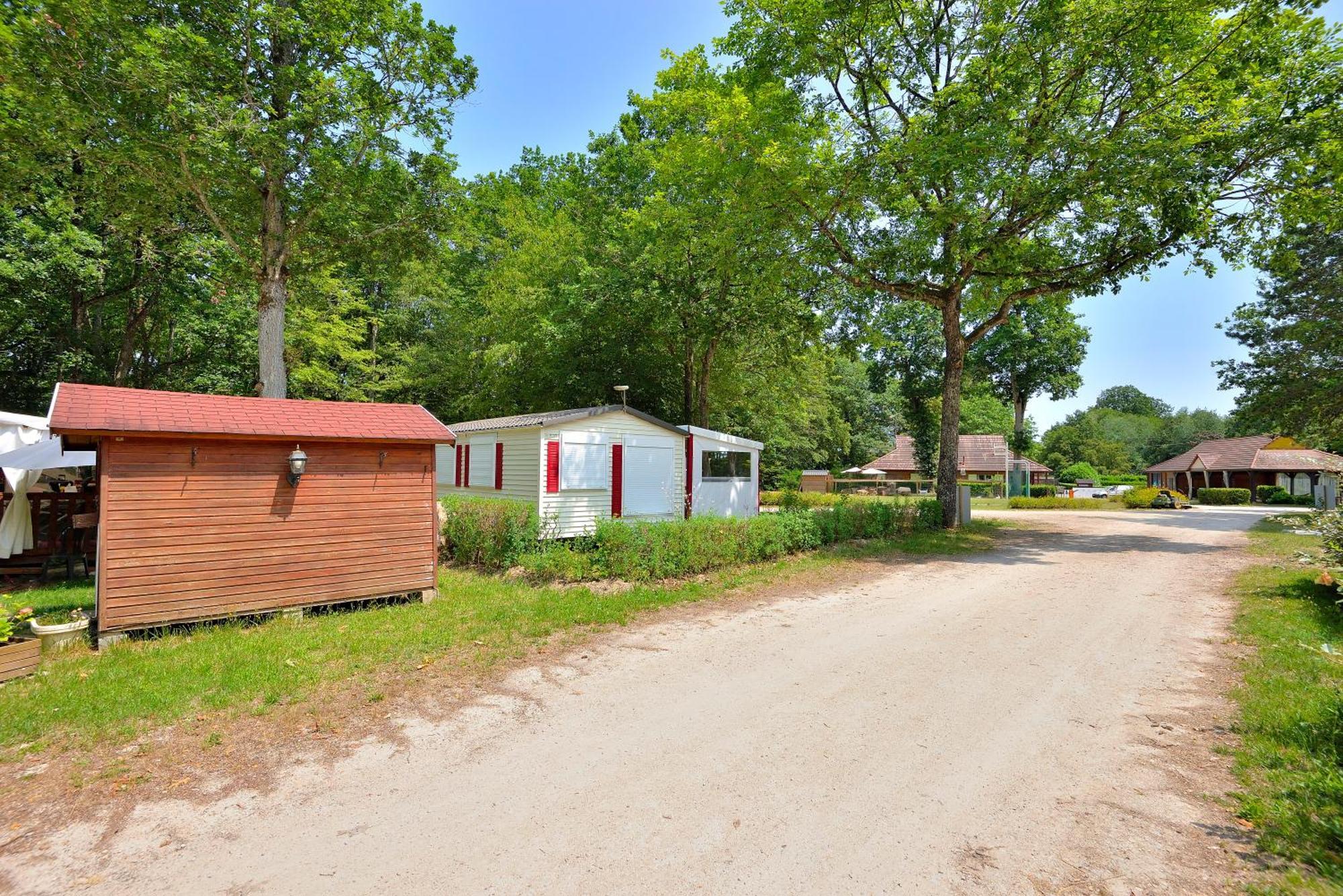 Camping Etang De La Vallee Combreux Zewnętrze zdjęcie