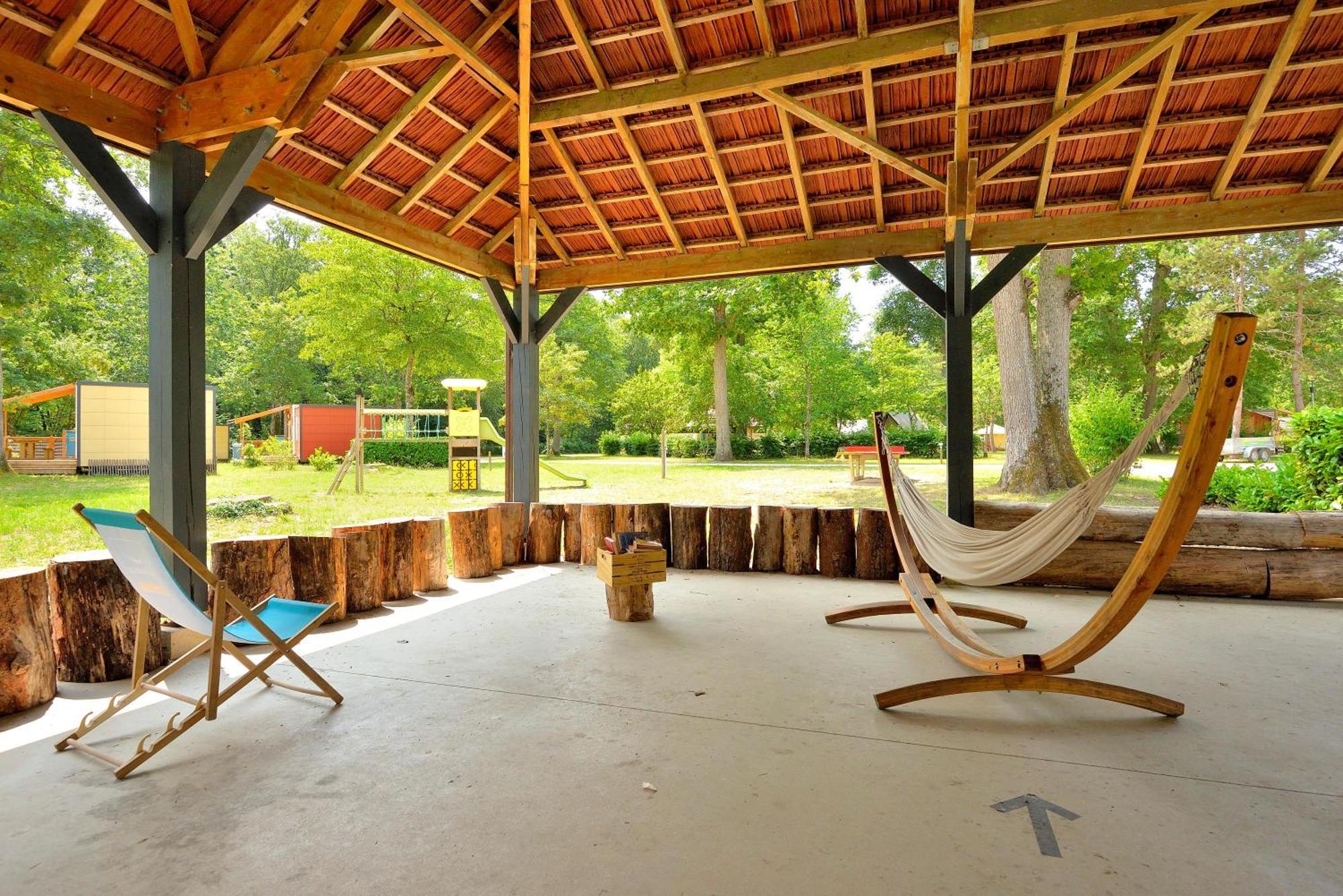 Camping Etang De La Vallee Combreux Zewnętrze zdjęcie