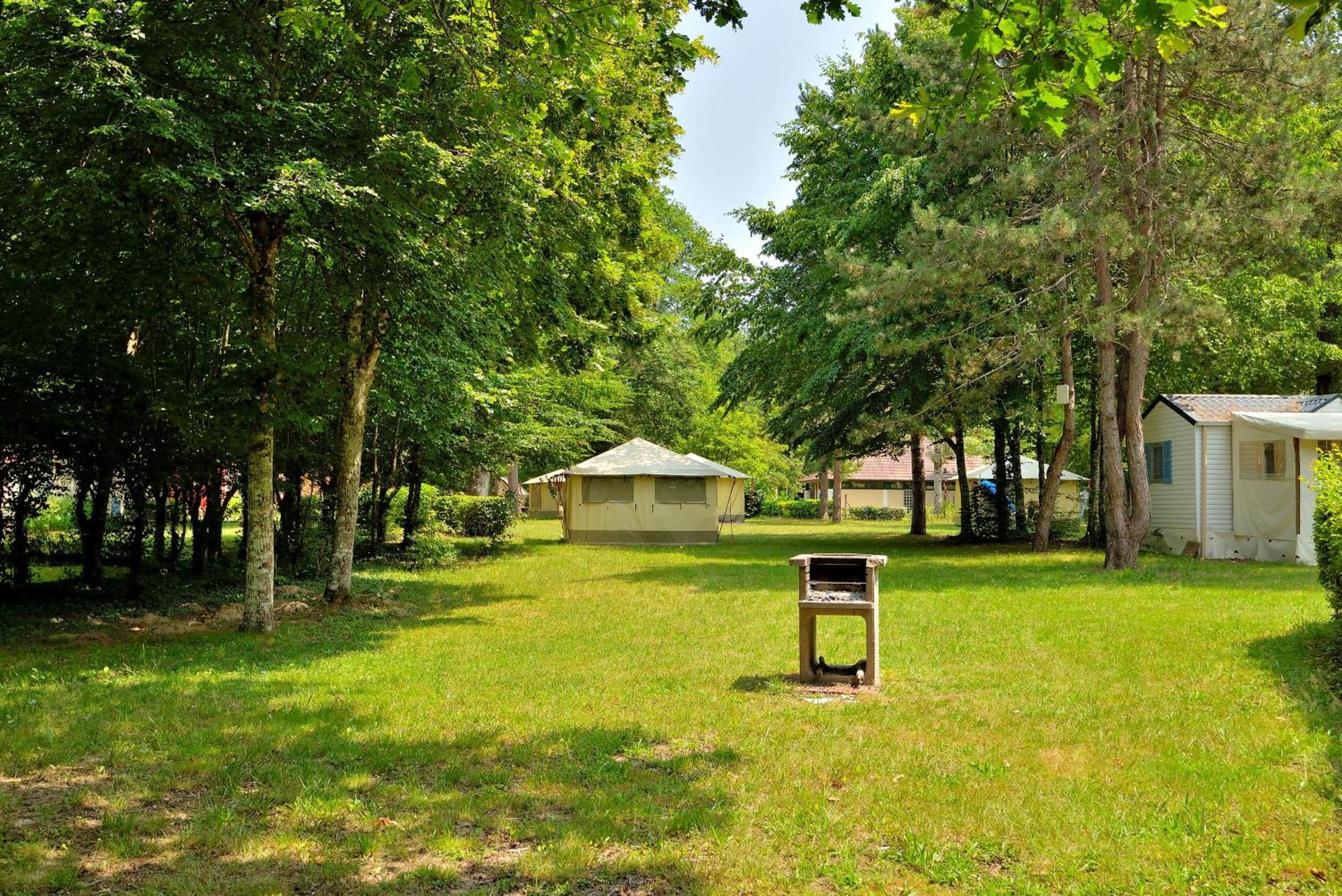 Camping Etang De La Vallee Combreux Zewnętrze zdjęcie