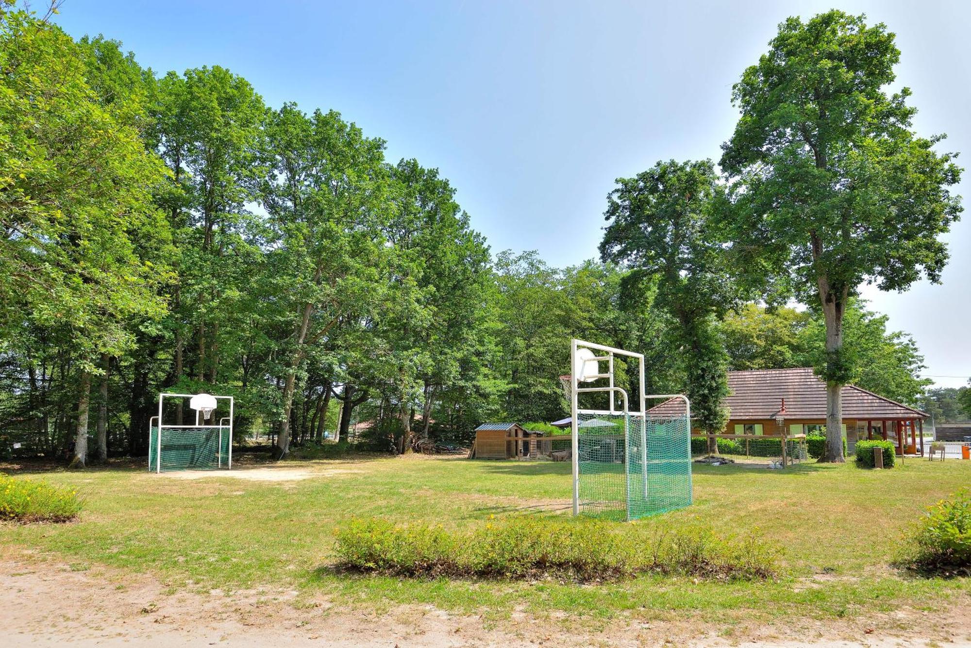 Camping Etang De La Vallee Combreux Zewnętrze zdjęcie