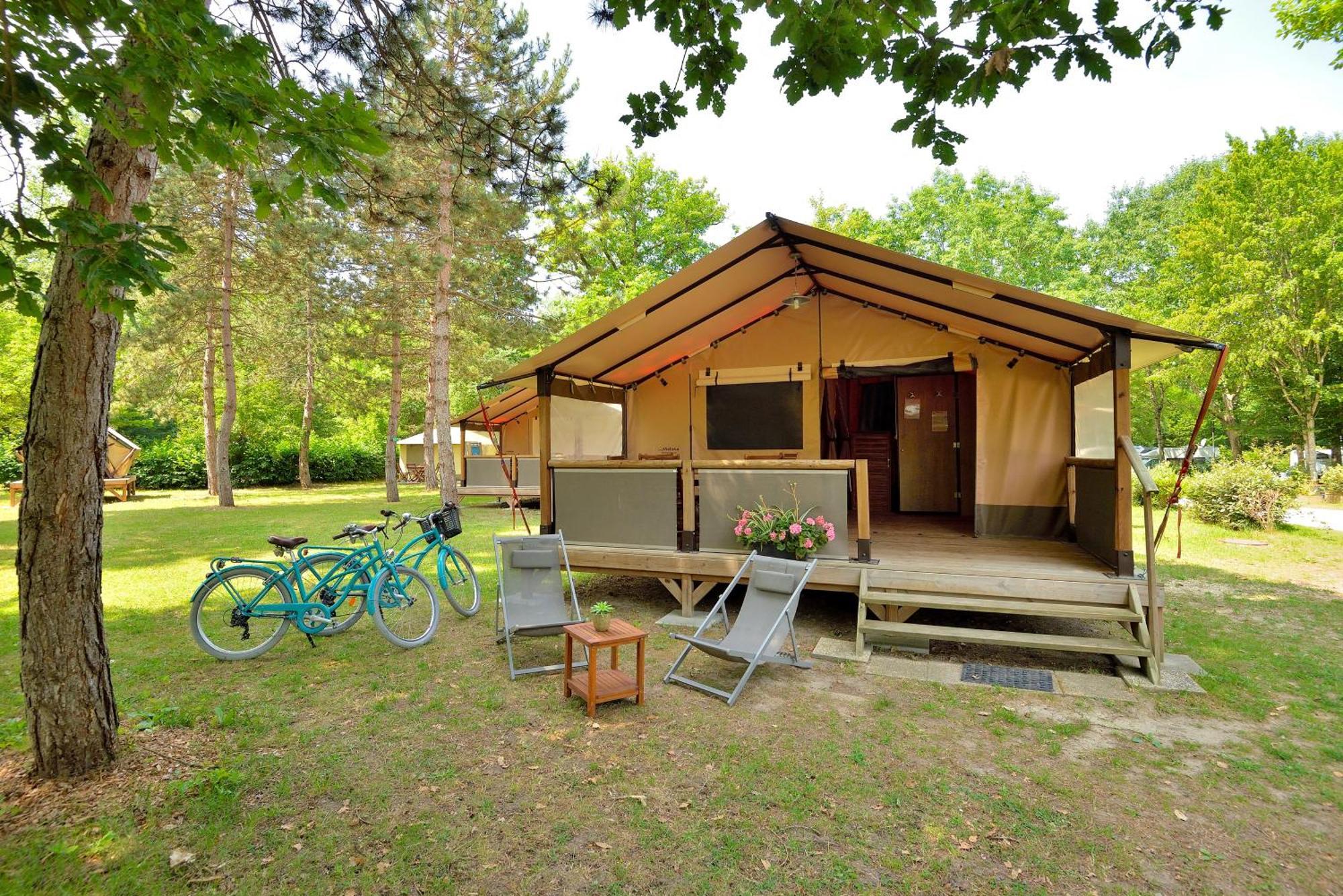 Camping Etang De La Vallee Combreux Zewnętrze zdjęcie