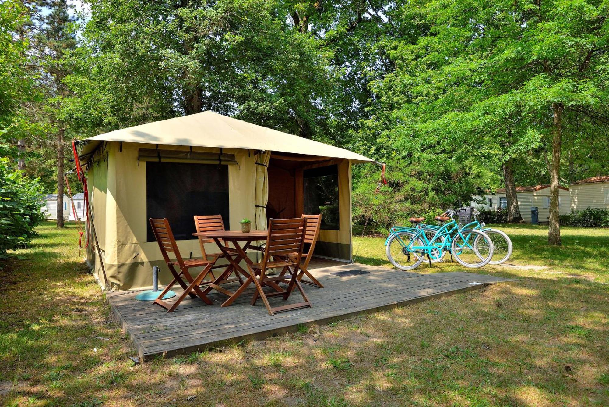 Camping Etang De La Vallee Combreux Zewnętrze zdjęcie